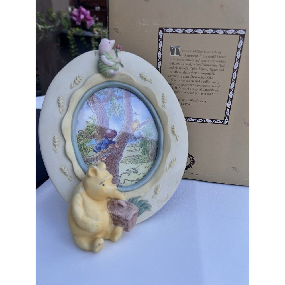 1990 Charpente Disney Classic Winnie the Pooh & Piglet Oval Picture Frame Picnic